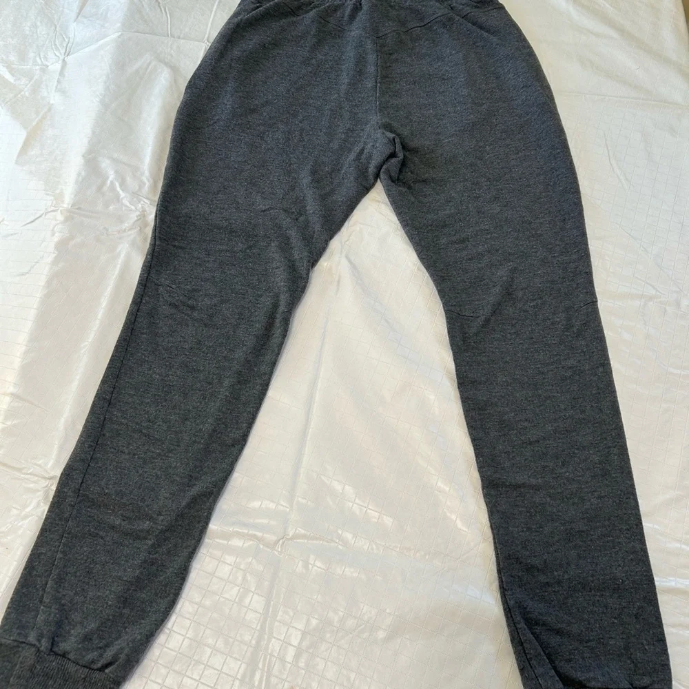 Gymshark women’s Charcoal Joggers with Drawstring - Picture 2 of 4